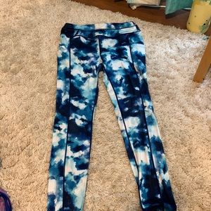 Blue pattern leggings